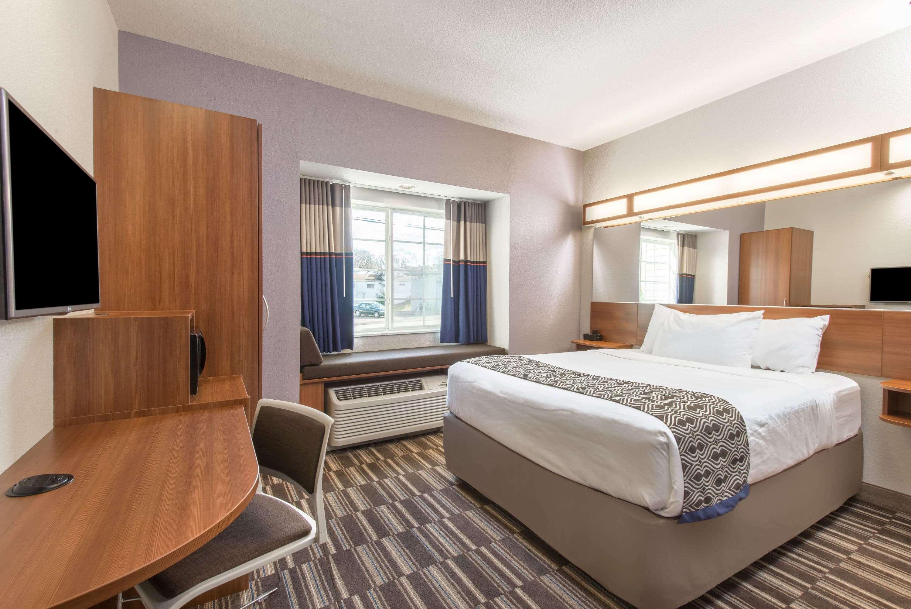 Microtel Inn & Suites By Wyndham Cadiz Eksteriør bilde