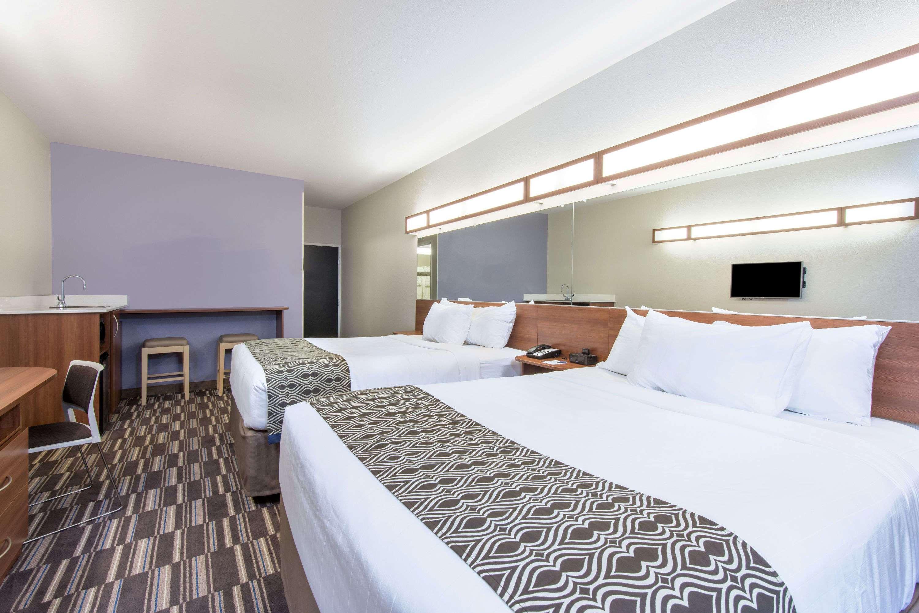 Microtel Inn & Suites By Wyndham Cadiz Eksteriør bilde