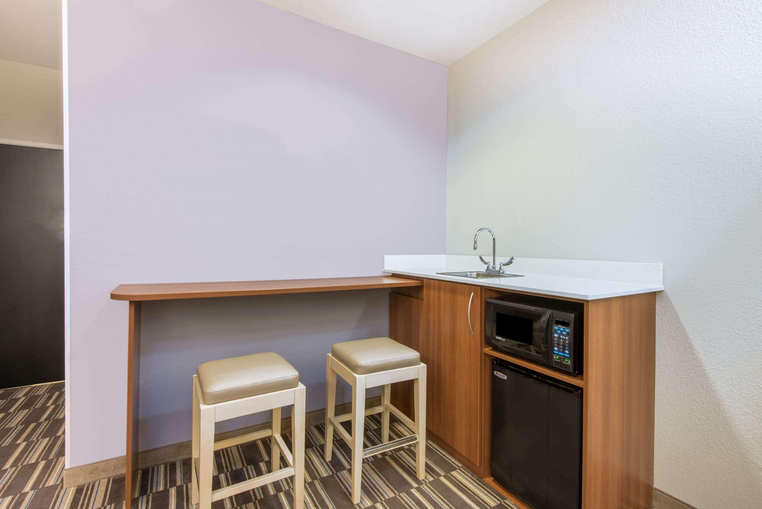 Microtel Inn & Suites By Wyndham Cadiz Eksteriør bilde