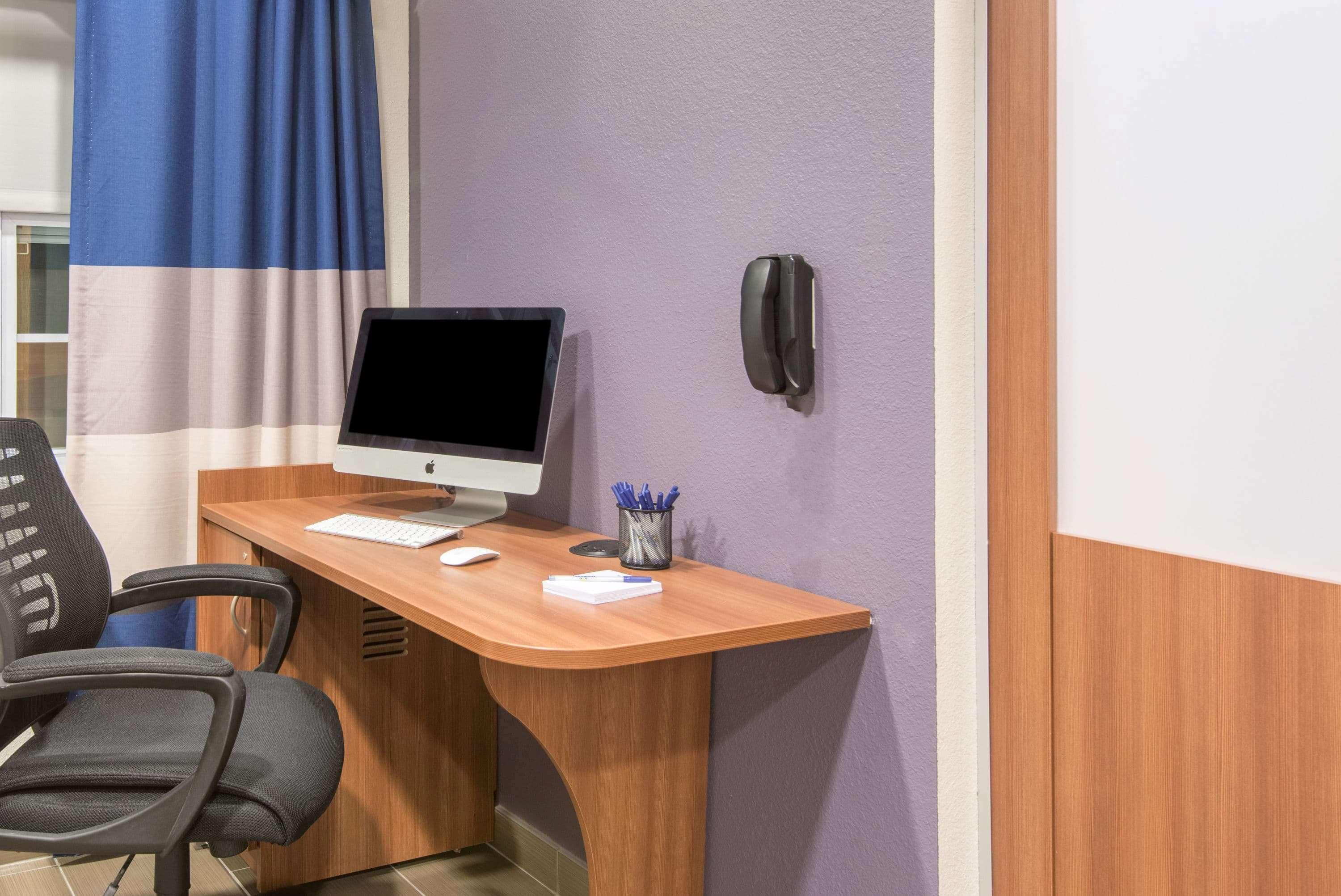 Microtel Inn & Suites By Wyndham Cadiz Eksteriør bilde
