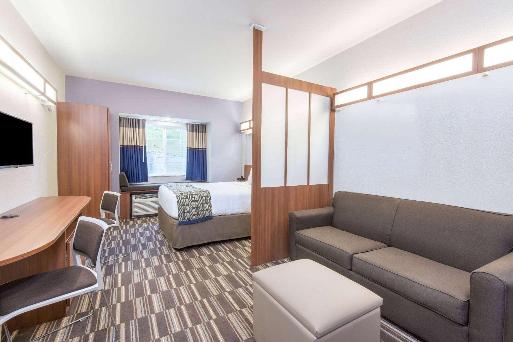 Microtel Inn & Suites By Wyndham Cadiz Eksteriør bilde