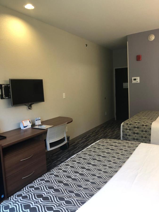 Microtel Inn & Suites By Wyndham Cadiz Eksteriør bilde